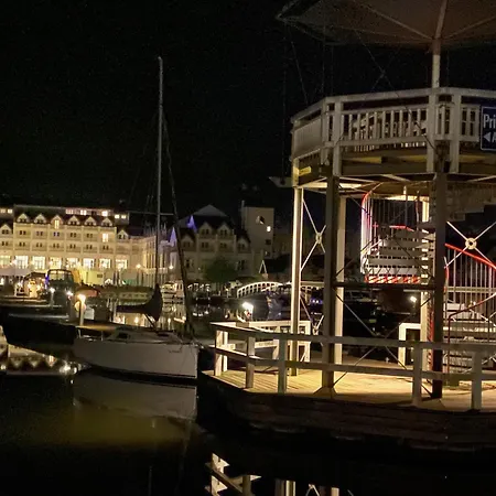 Leuchtturmblick Hafendorf * راينزبرج